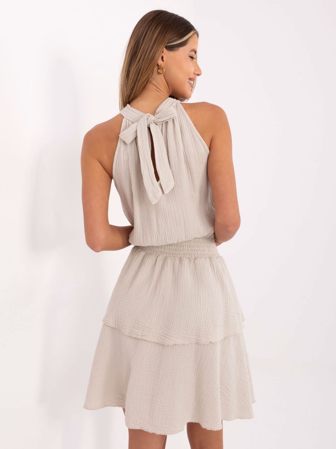 Beige schwingendes Kleid mit Volant