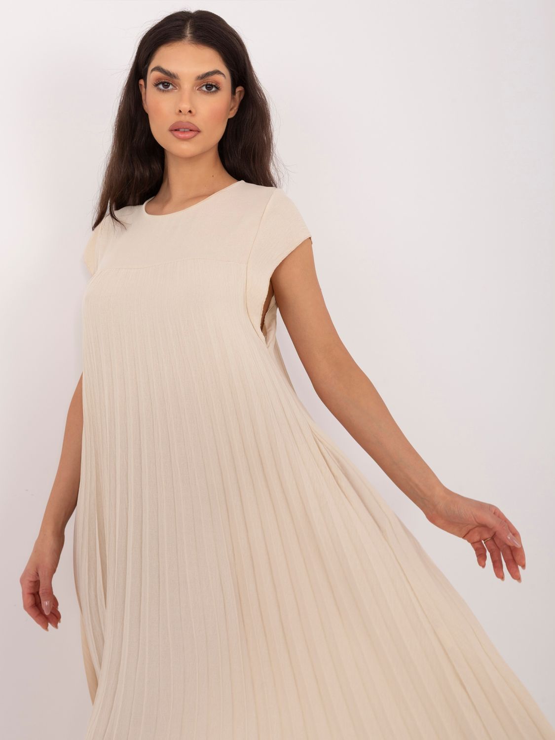 Beiges Midi-Cocktailkleid mit Taschen