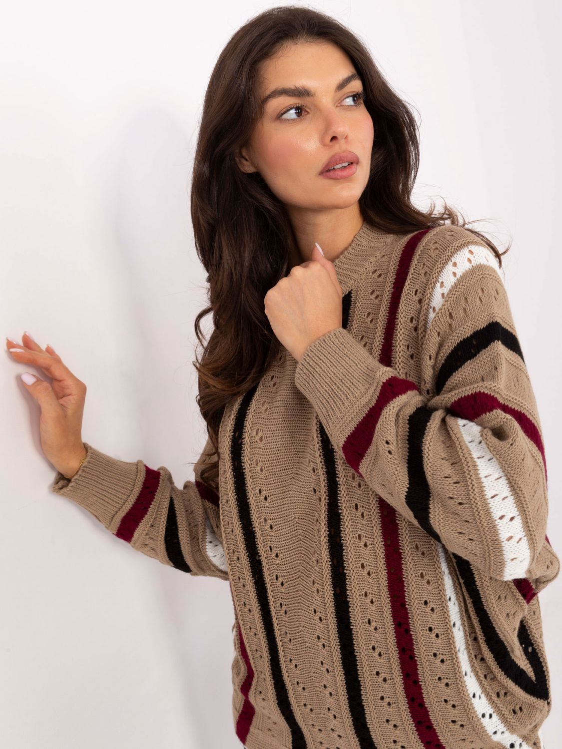 Beiger Ajour-Pullover mit Streifen