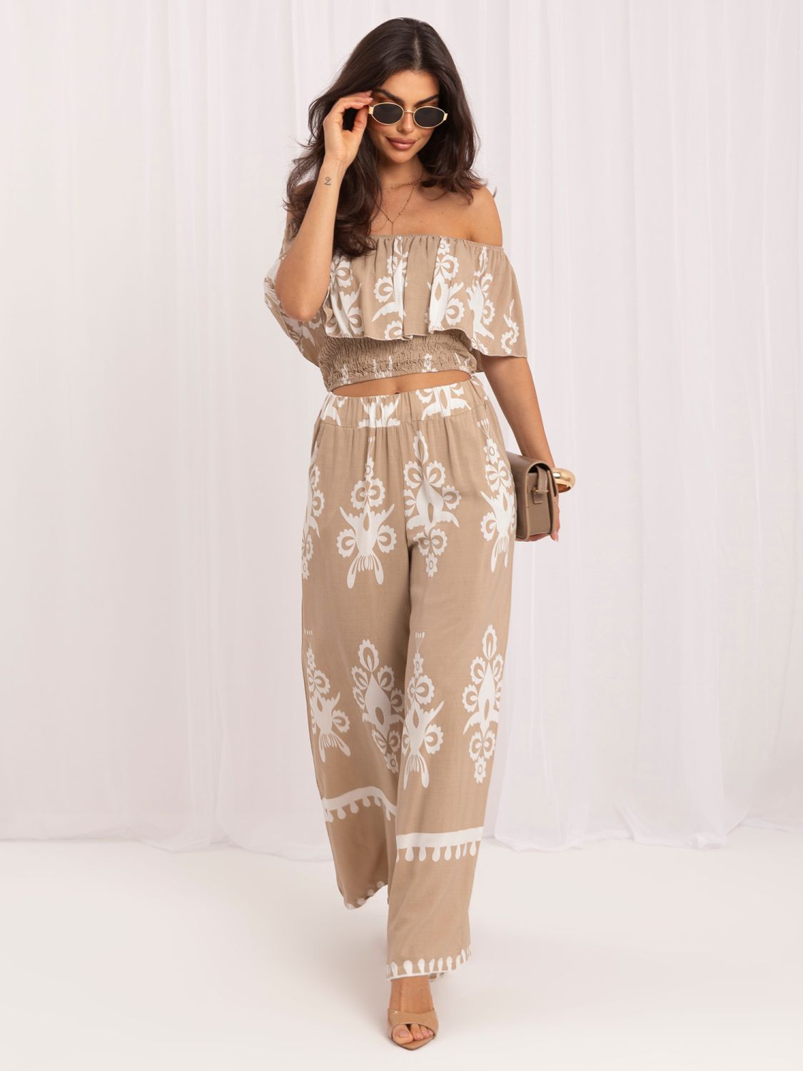 Beiges Boho-Set mit Print und Carmen-Ausschnitt
