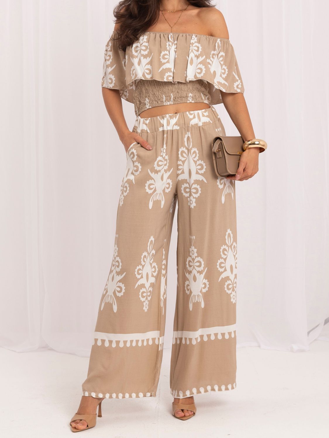 Beiges Boho-Set mit Print und Carmen-Ausschnitt