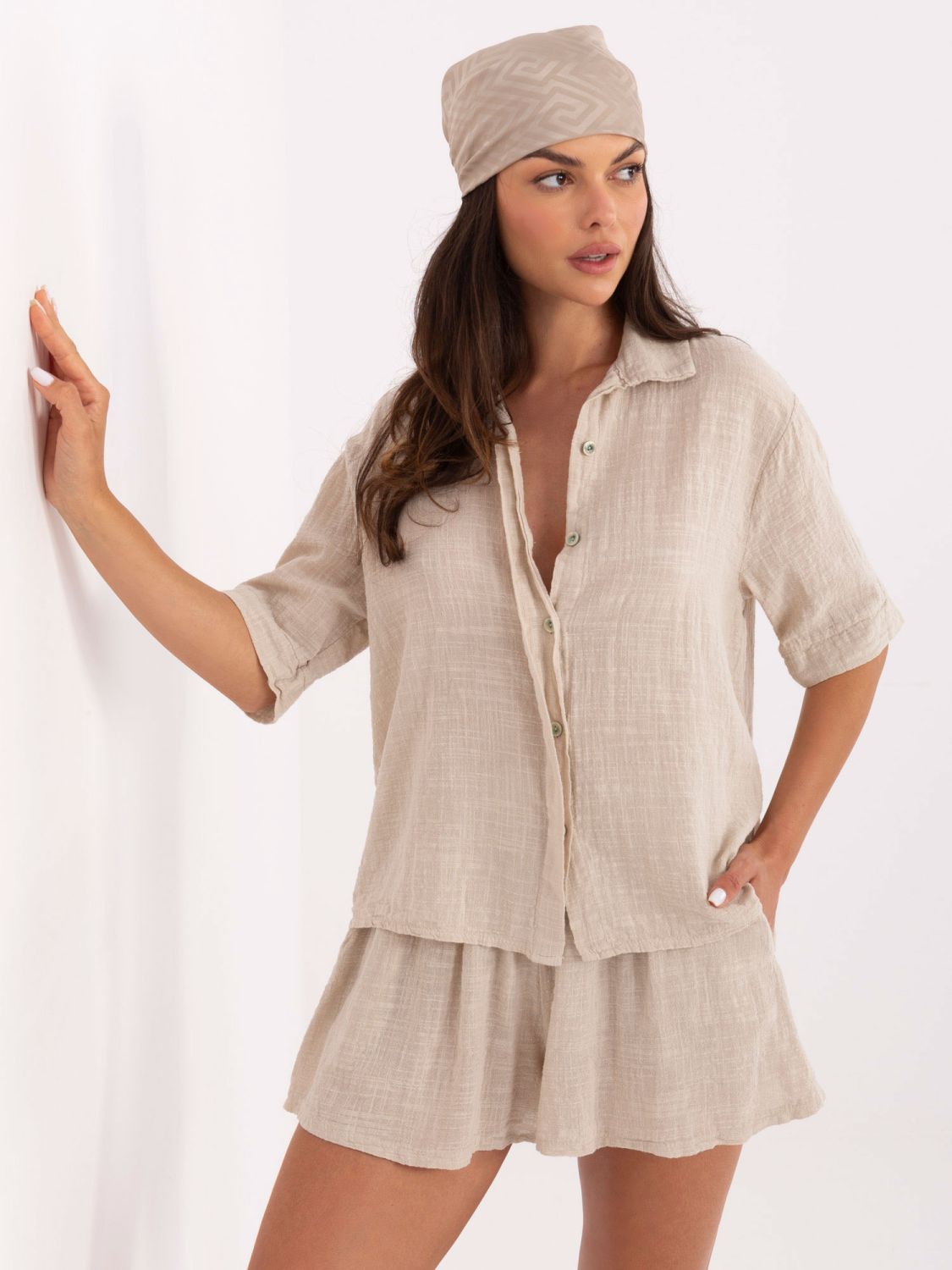 Beige Komplett mit Bluse und Shorts