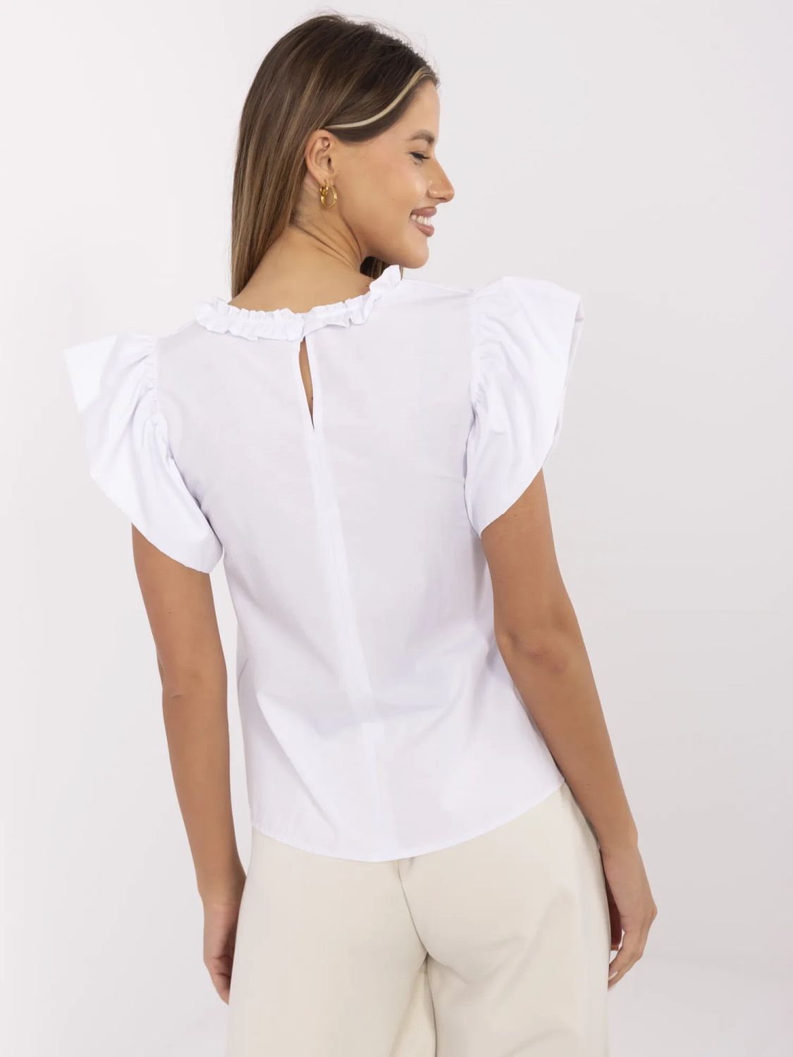 Elegante weiße Bluse mit Rüschen