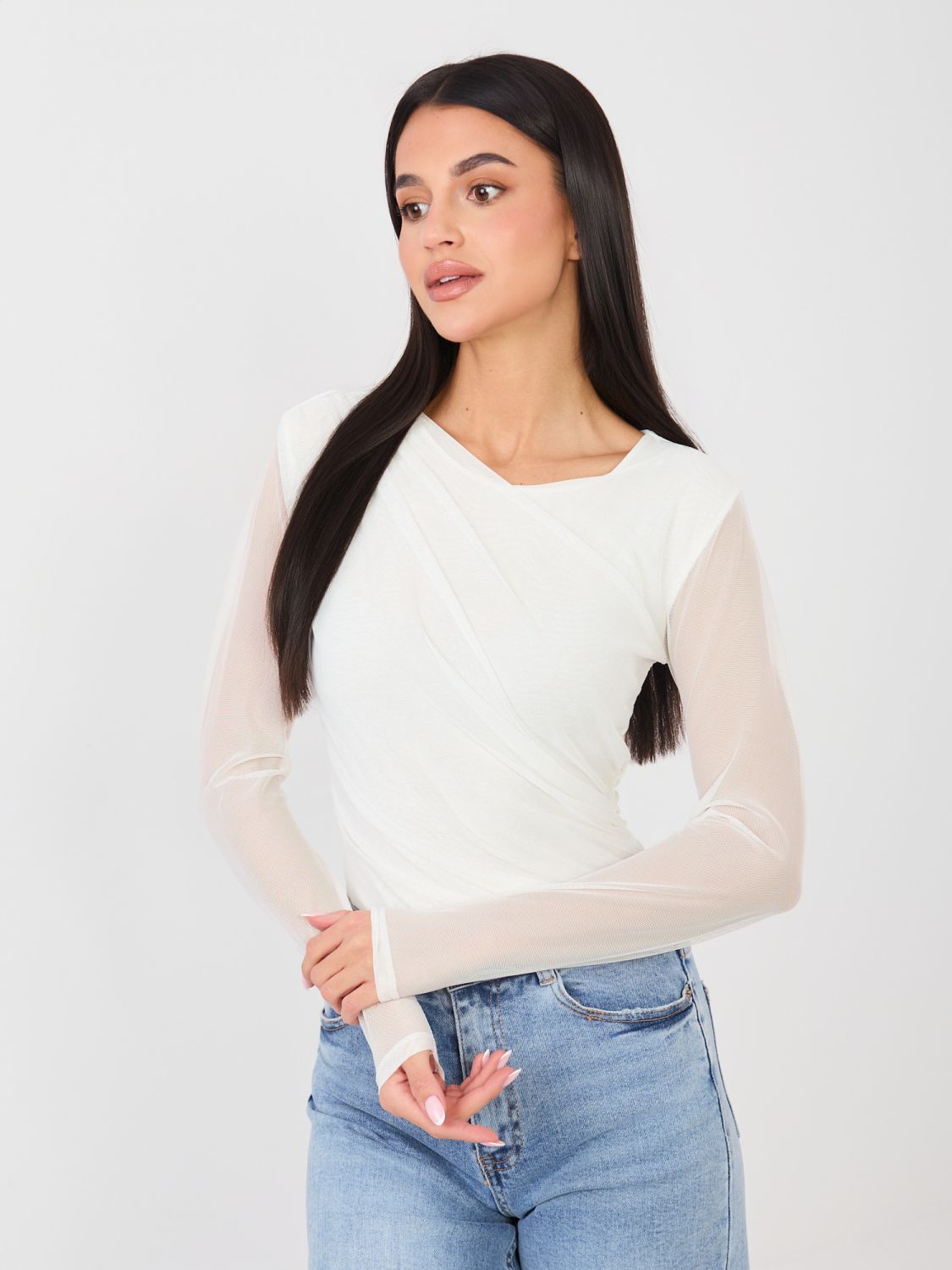 Eleganter weißer Body mit langen Ärmeln und Rundhalsausschnitt