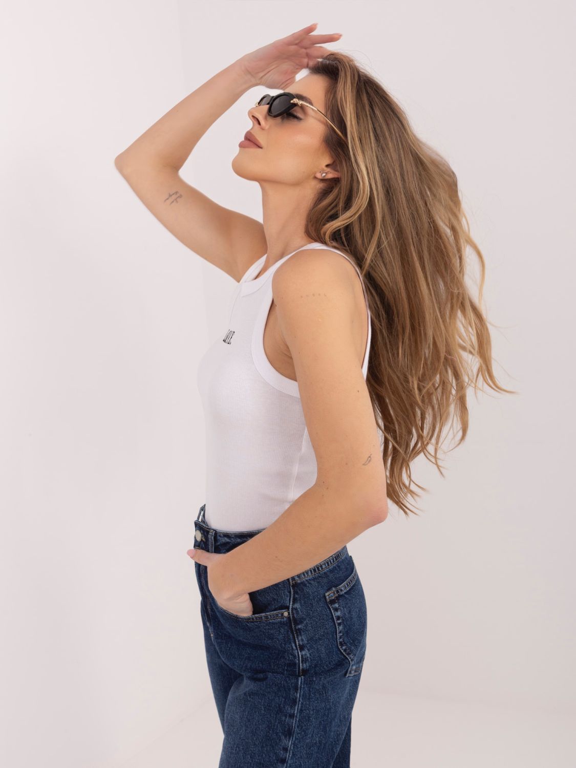 Weißes Baumwolltop mit Stickerei und Schriftzug