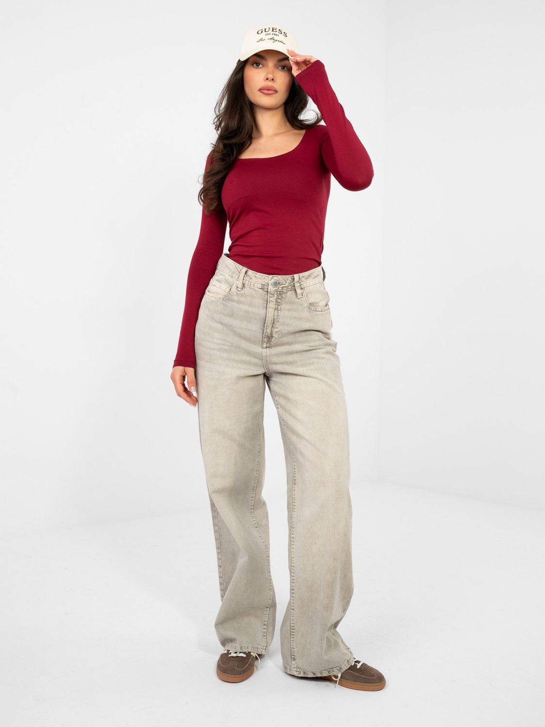 Bordeauxrote Baumwollbluse mit langen Ärmeln und quadratischem Ausschnitt