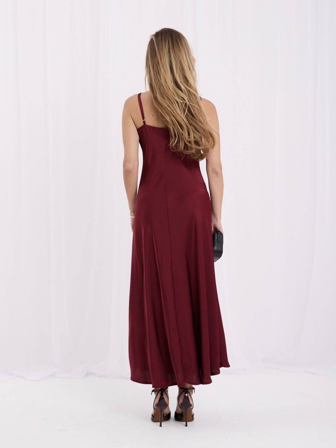 Bordeauxfarbenes Midi-Kleid mit verstellbaren Trägern