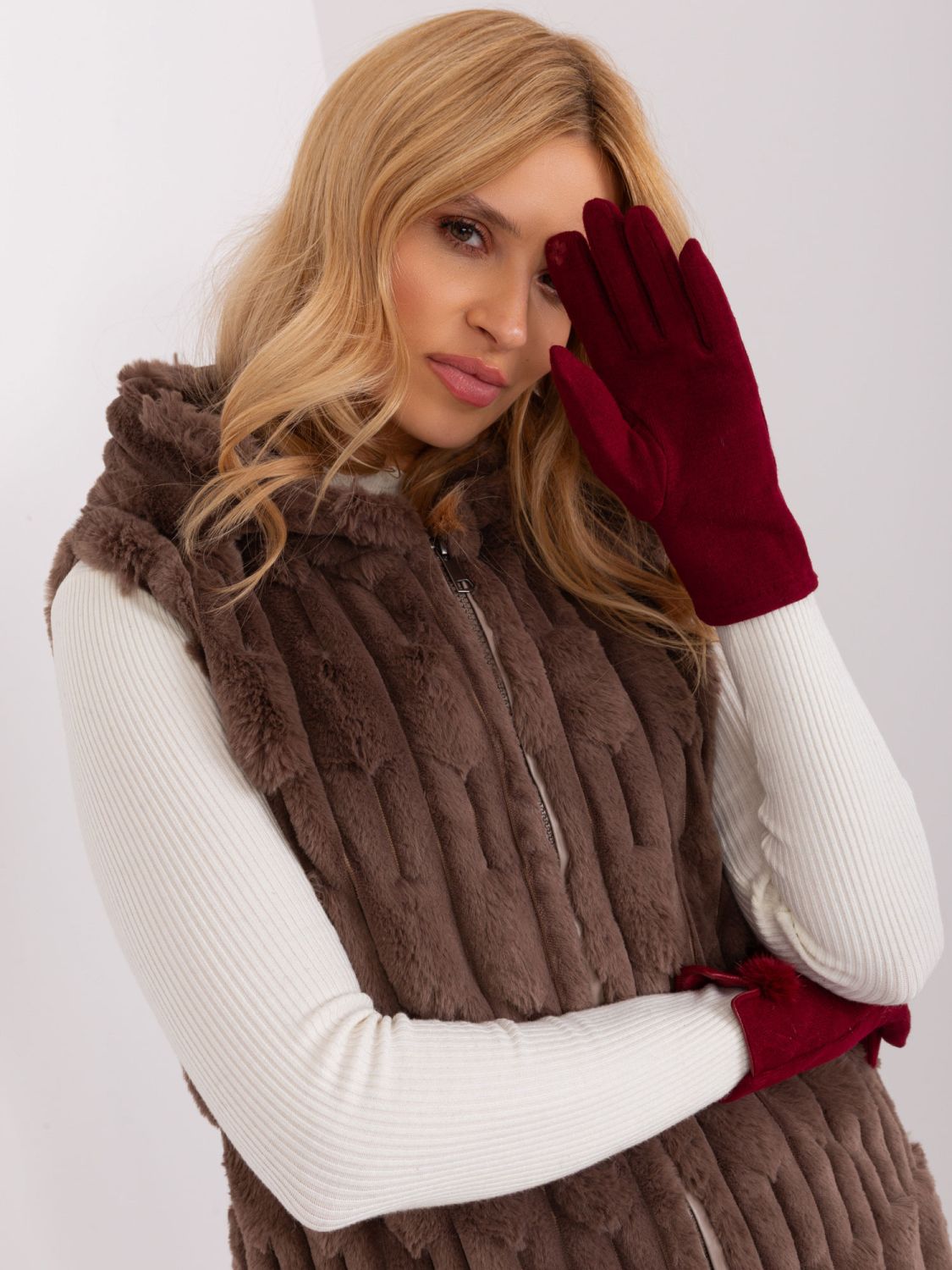 Stylische Handschuhe mit geometrischem Muster