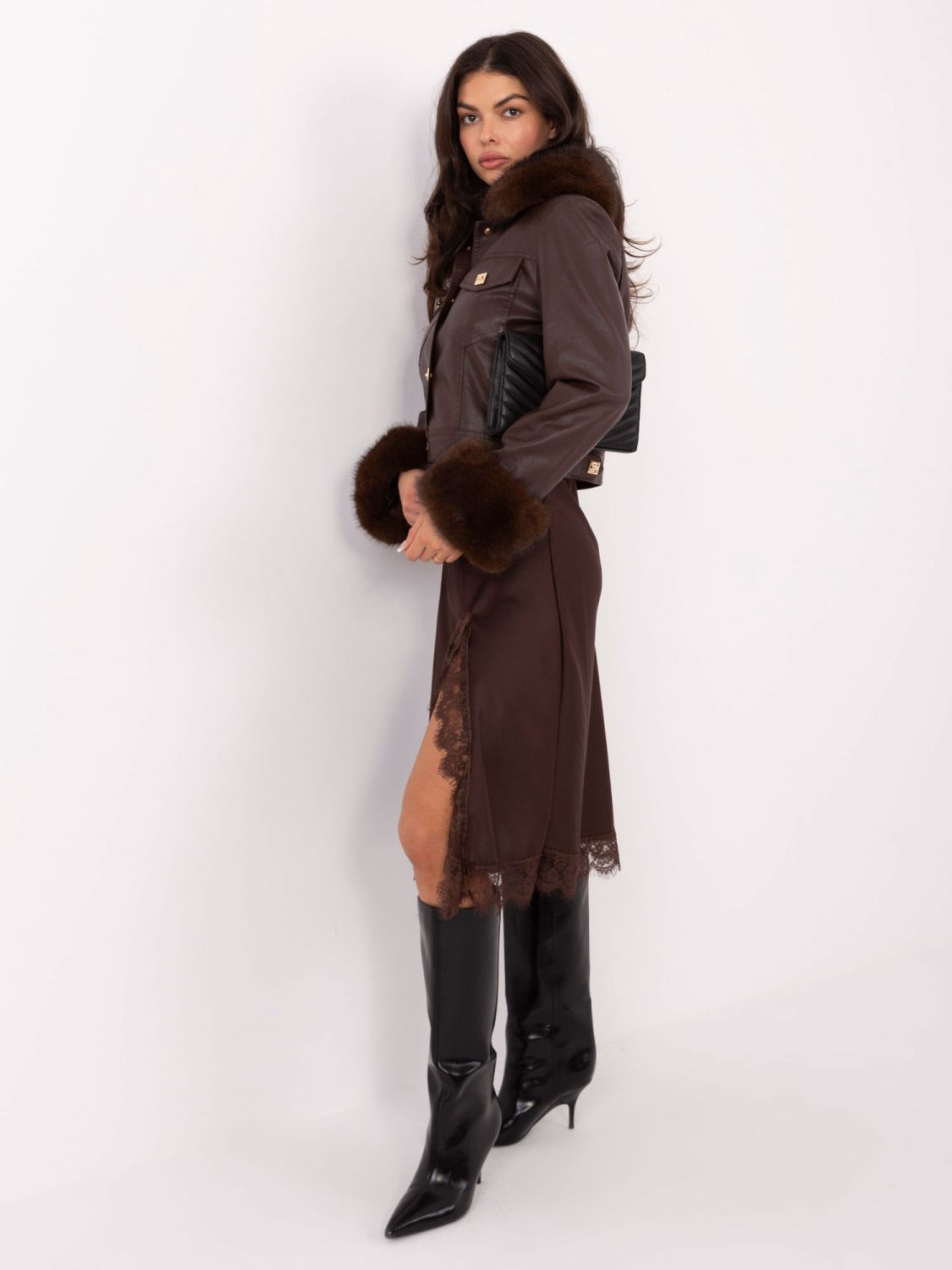 Kurze braune Kunstlederjacke mit Futter