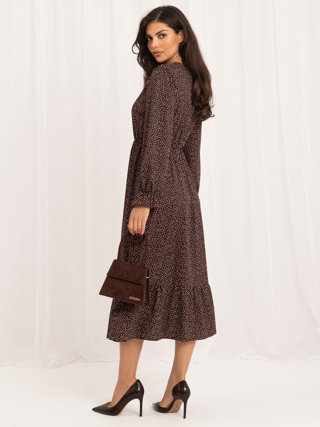 Braunes Midi-Kleid mit Punkten und Volant