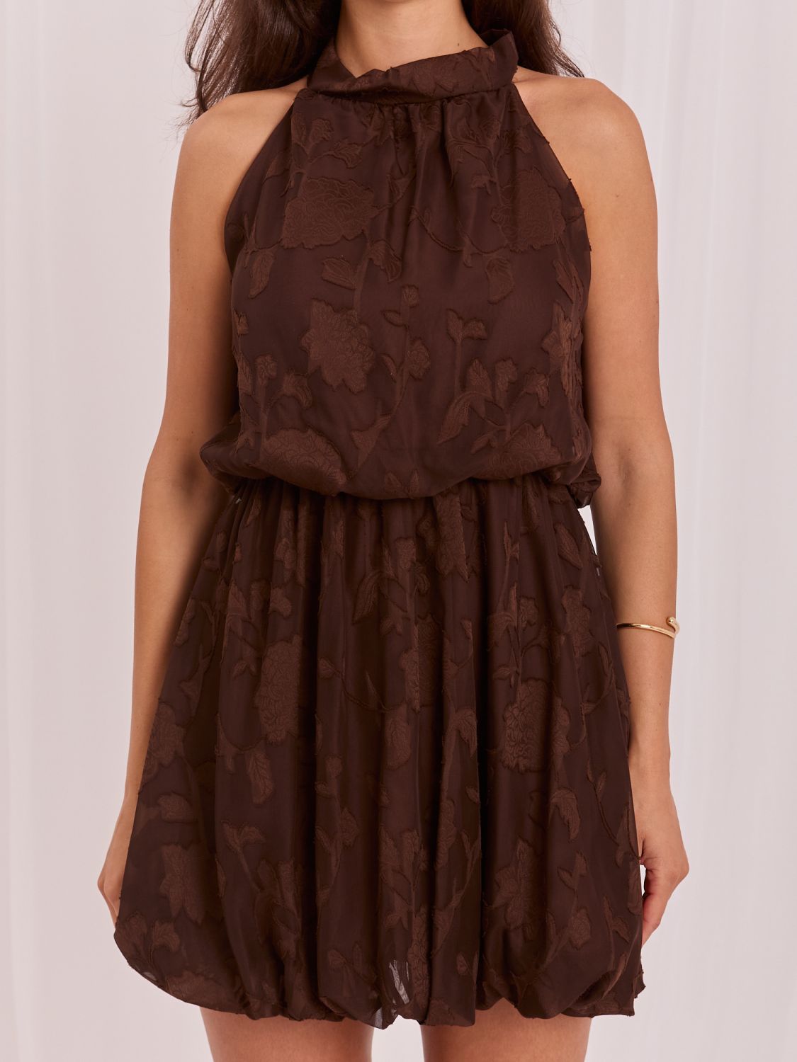 Braunes ausgestelltes Mini-Kleid mit Futter