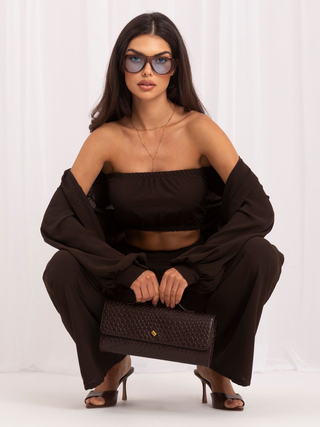 Braunes dreiteiliges Set mit Top, Hemd und Hose