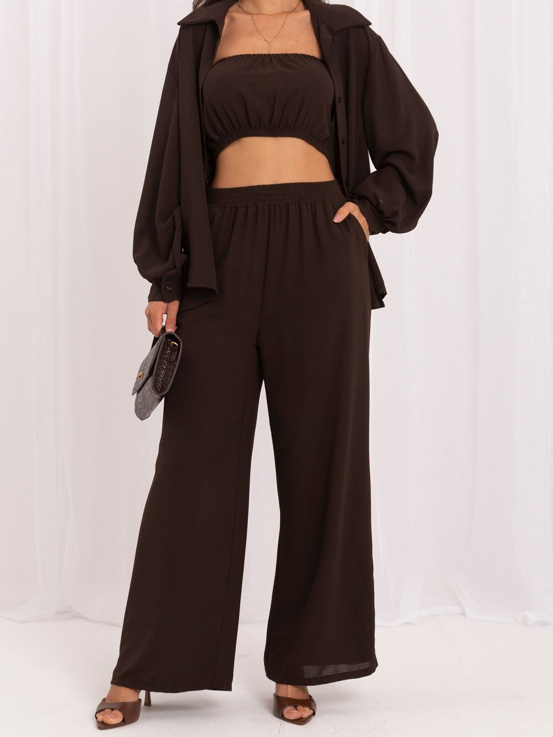 Braunes dreiteiliges Set mit Top, Hemd und Hose