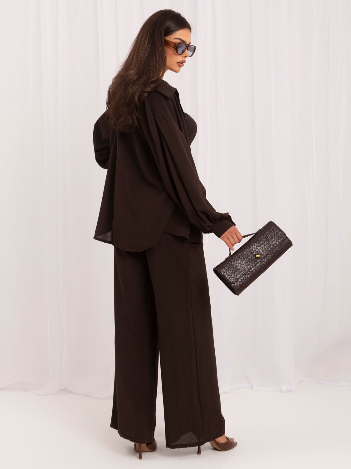 Braunes dreiteiliges Set mit Top, Hemd und Hose