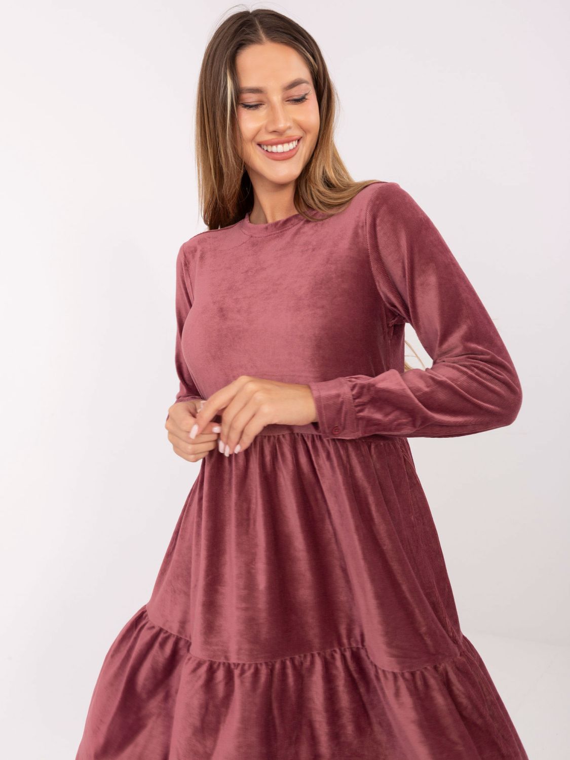 Ausgestelltes rosa Kleid mit Volant