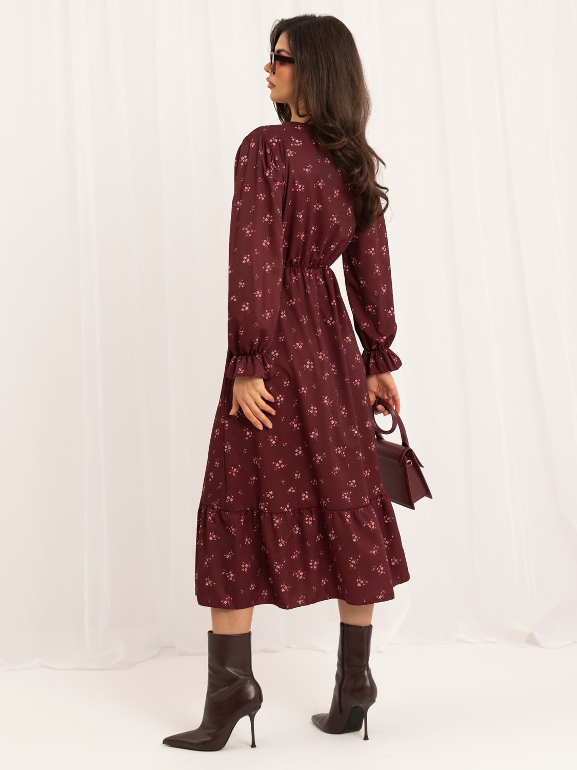 Bordeauxfarbenes Midi-Kleid mit Blumenmuster und Volant