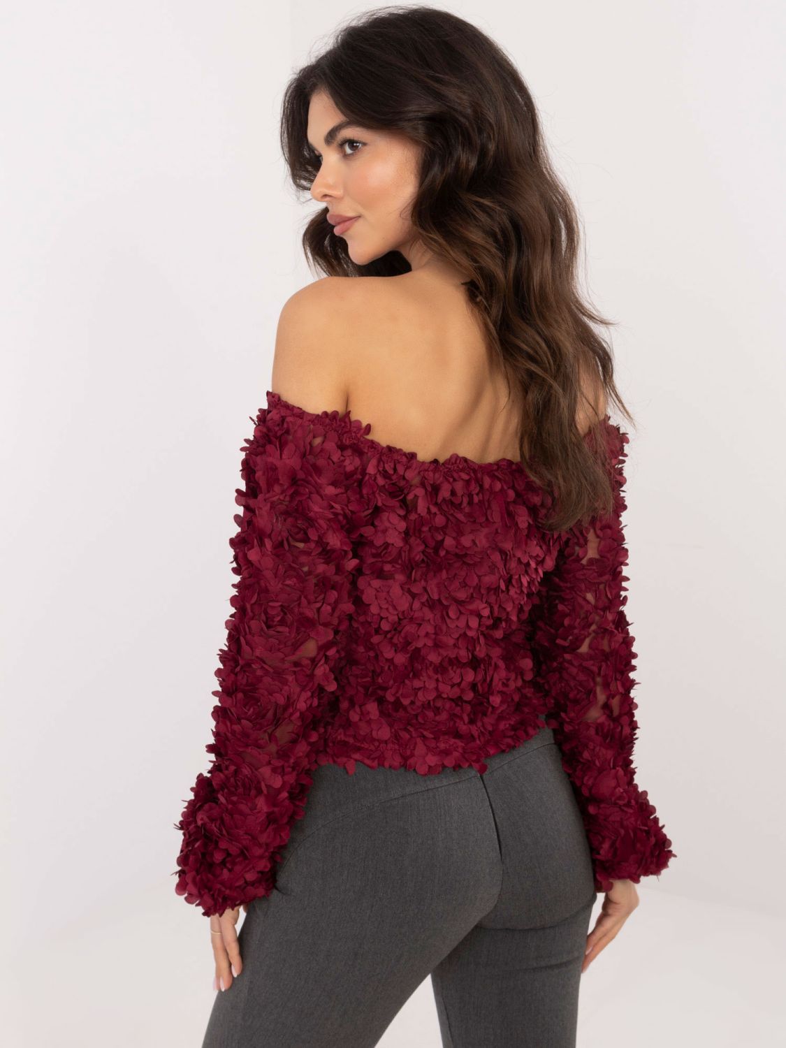Elegante bordeauxrote Bluse mit Carmen-Ausschnitt
