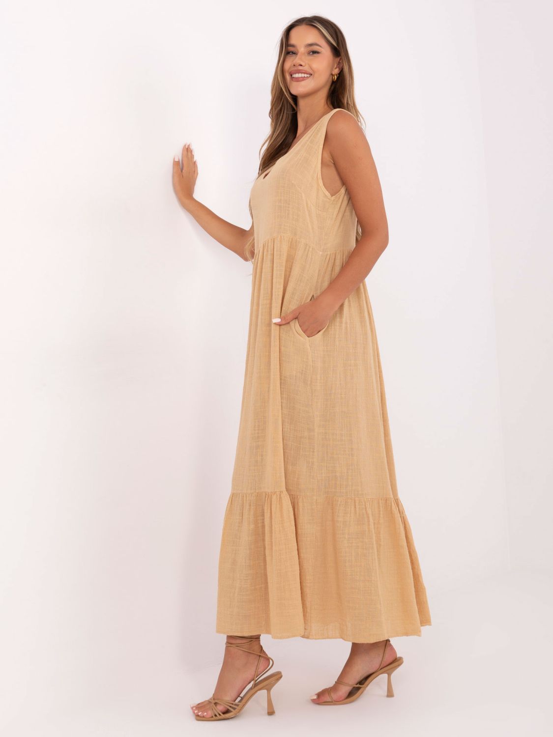 Maxikleid mit V-Ausschnitt in camel