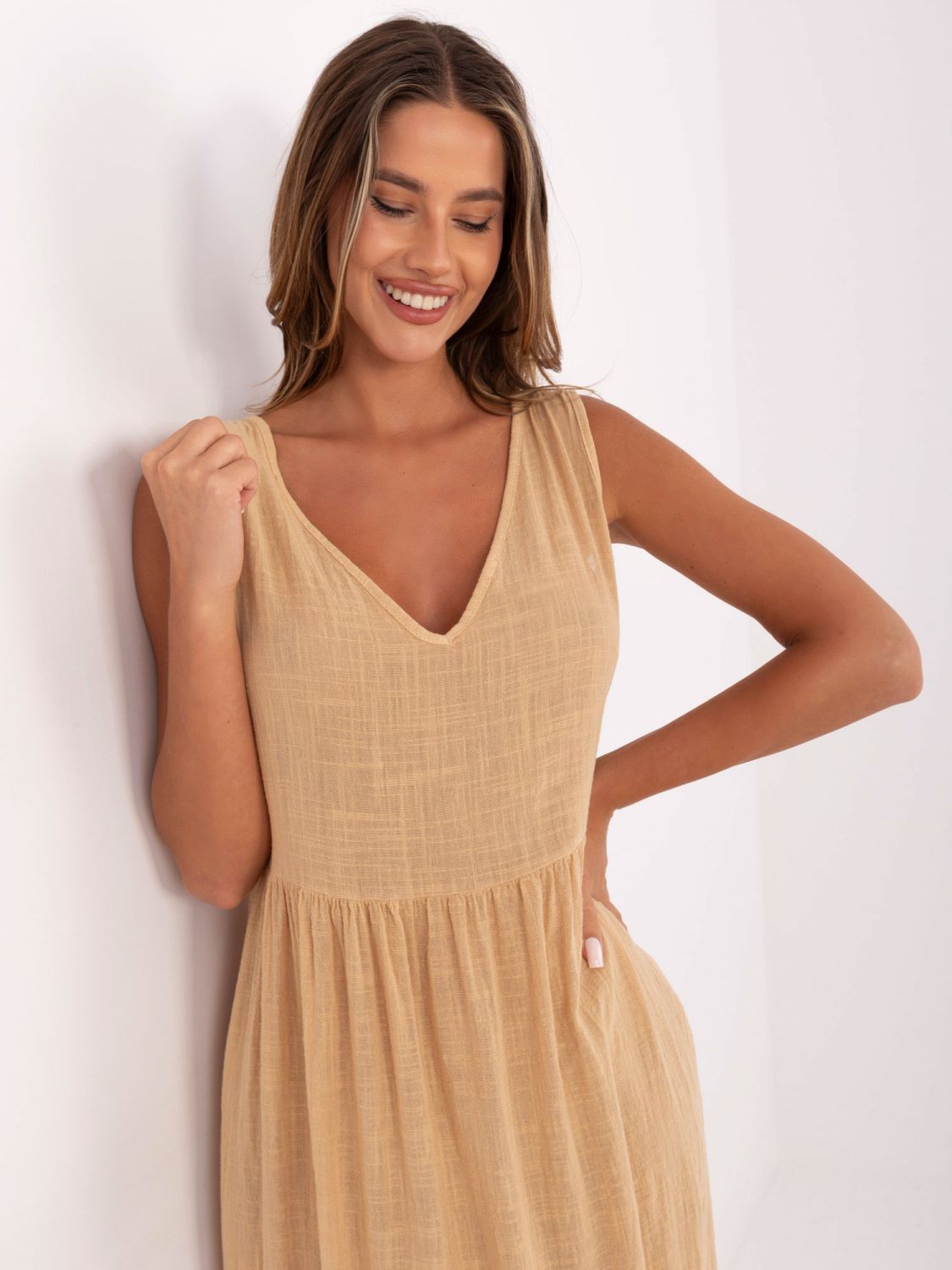 Maxikleid mit V-Ausschnitt in camel