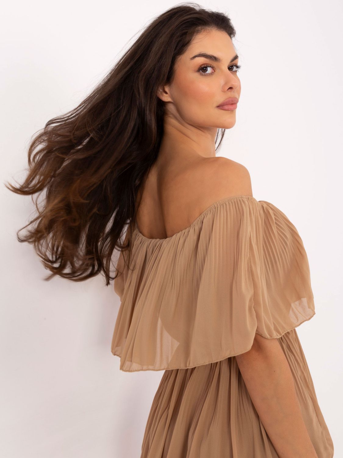 Elegantes ausgestelltes Kleid in Camel-Farbe