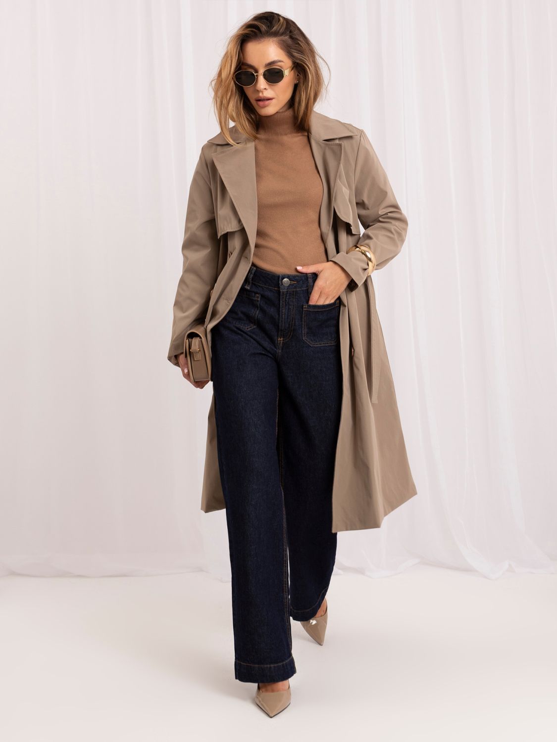 Eleganter brauner Pullover mit kurzem Ärmel und Rollkragen