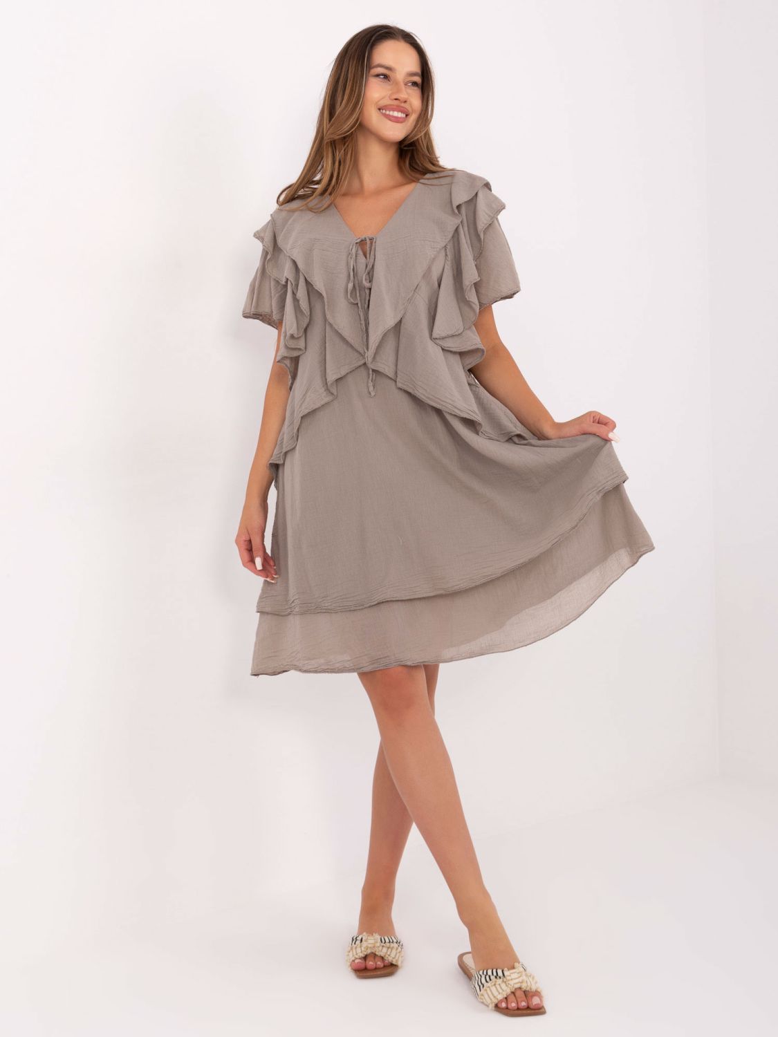 Oversize beige Kleid mit kurzen Ärmeln