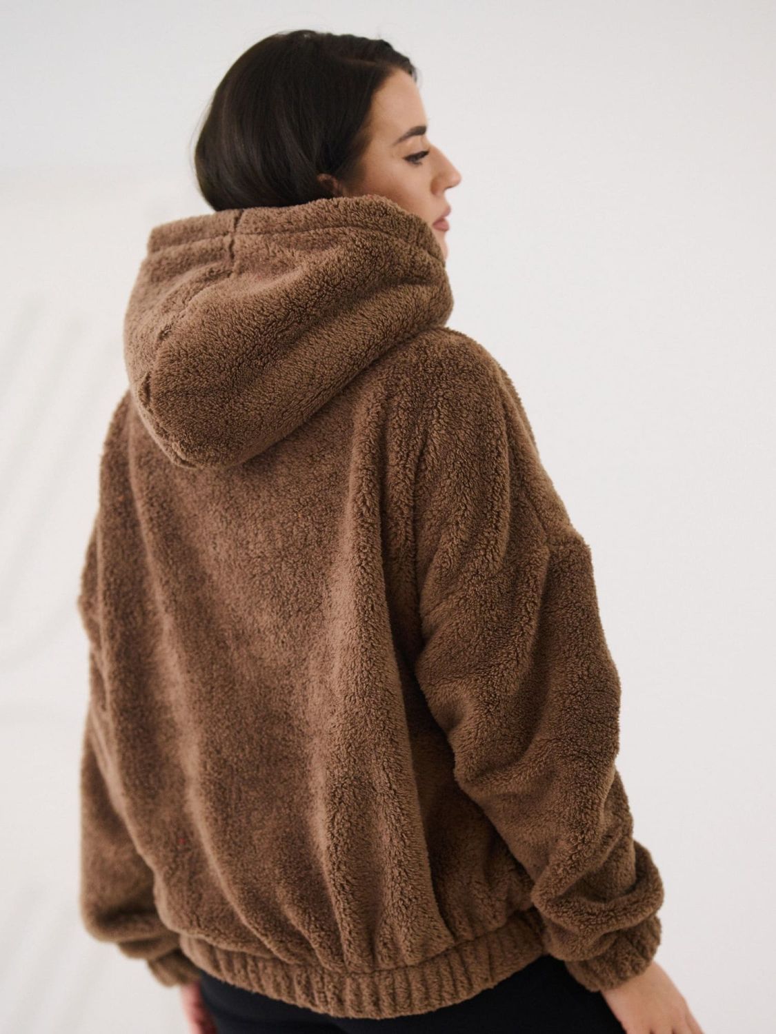 Beiges Kapuzen-Sweatshirt mit Tasche