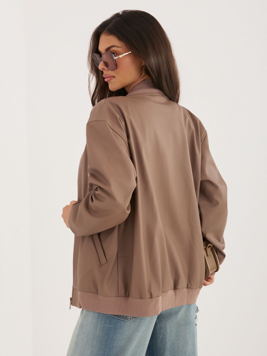 Beige Übergangsjacke aus Kunstleder mit Stehkragen