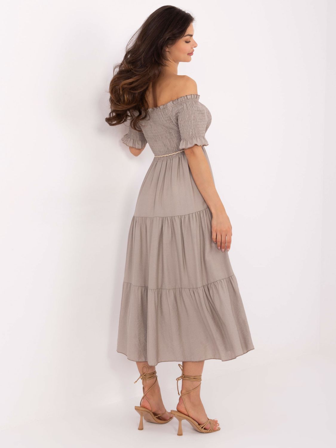 Beige ausgestellte Kleid mit kurzen Ärmeln