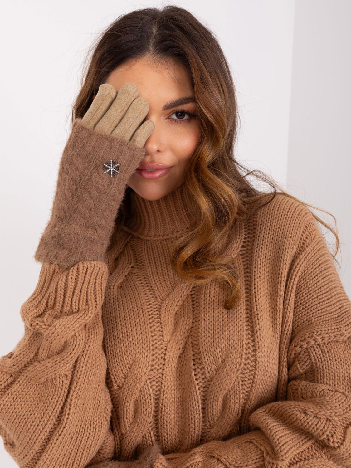 Beige Handschuhe mit glattem Muster