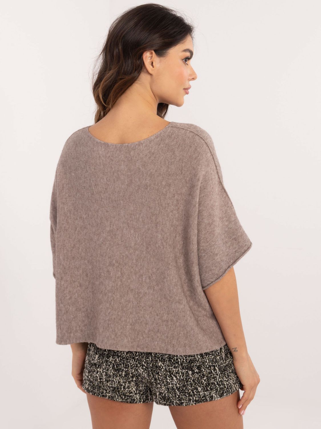 Eleganter beigefarbener Pullover mit 3/4-Ärmeln