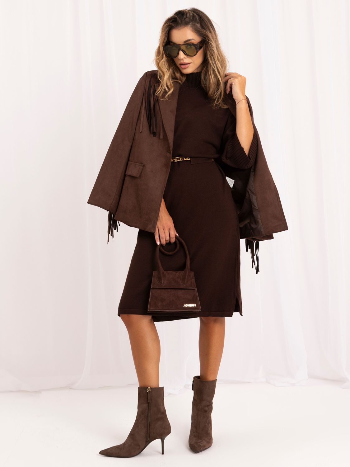 Braunes Oversize-Strickkleid mit Gürtel und Rollkragen