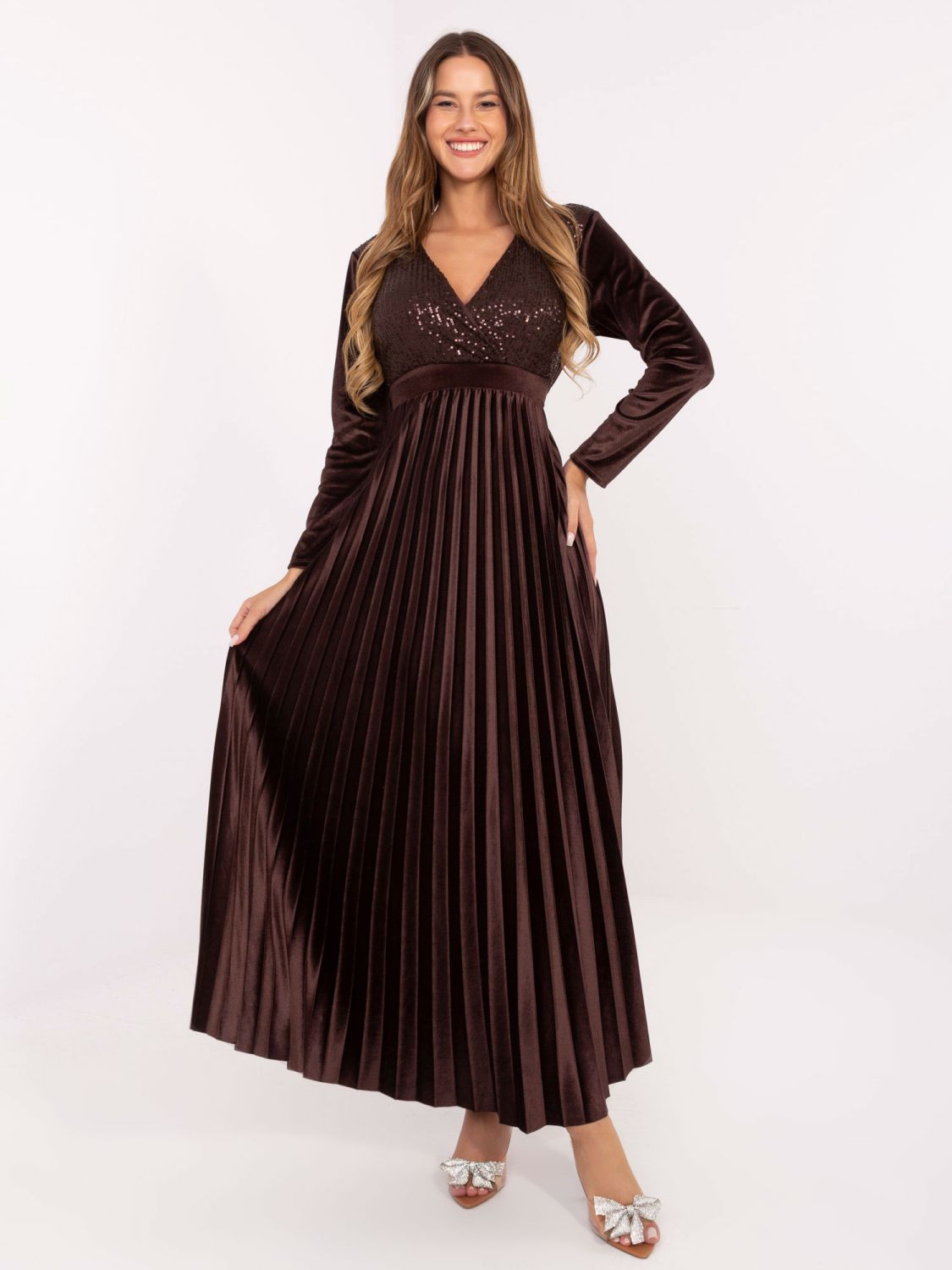 Elegantes Maxi-Kleid mit Gürtel und Pailletten, braun