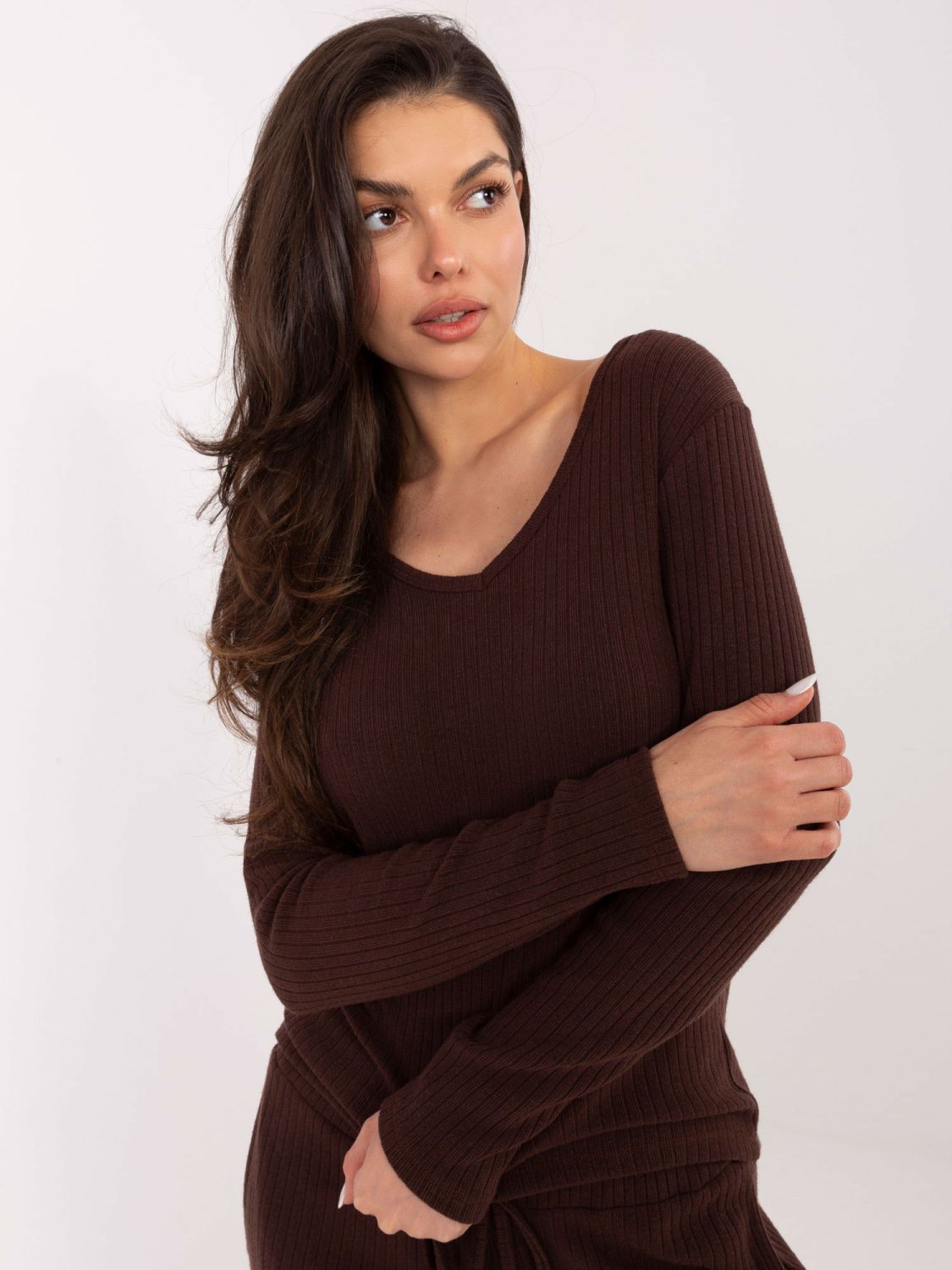 Brauner Rippstrickpullover mit V-Ausschnitt