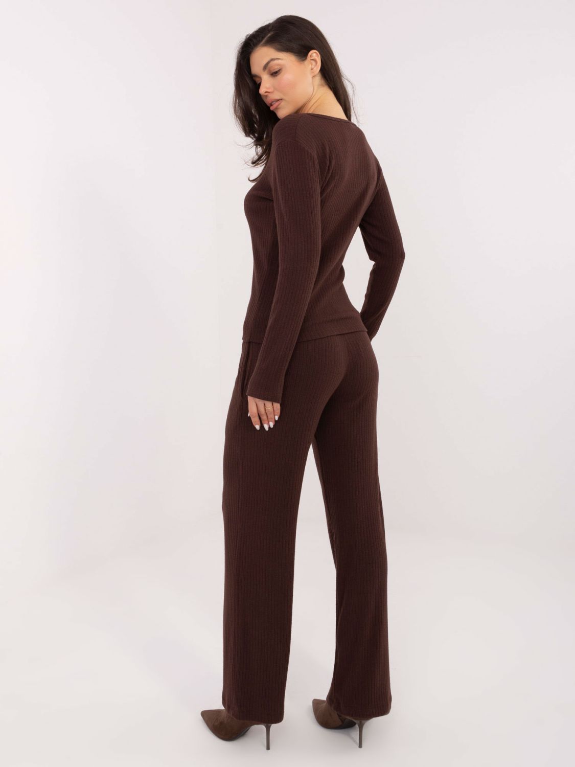 Brauner Rippstrickpullover mit V-Ausschnitt