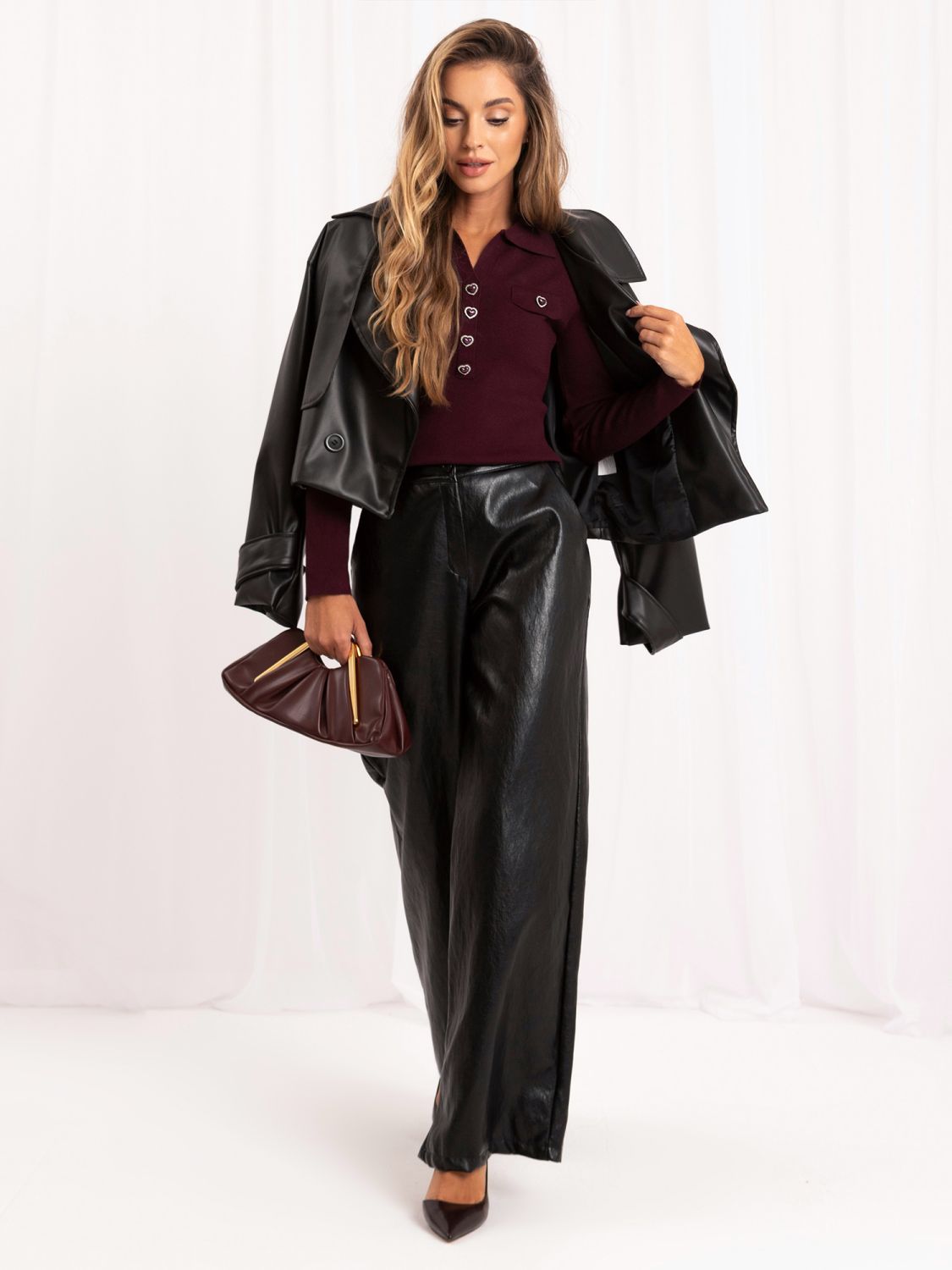 Eleganter lila Pullover mit Kragen und Knöpfen