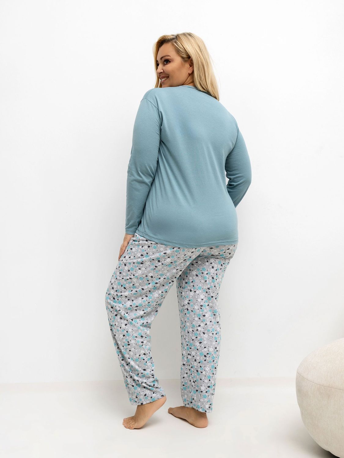 Damen-Baumwollpyjama mit Blumenmuster und Knöpfen