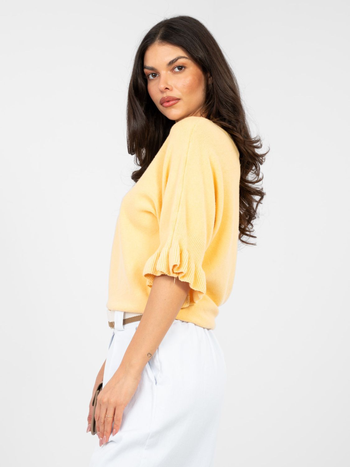 Eleganter gelber Pullover mit 3/4-Ärmeln und Volant