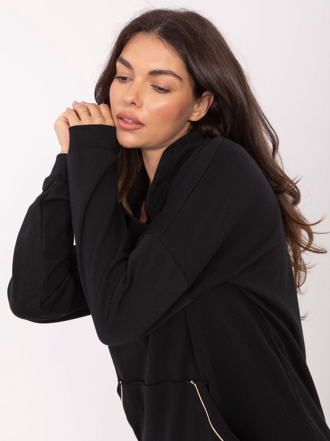 Schwarzes Baumwoll-Sweatshirt mit Kragen und Tasche