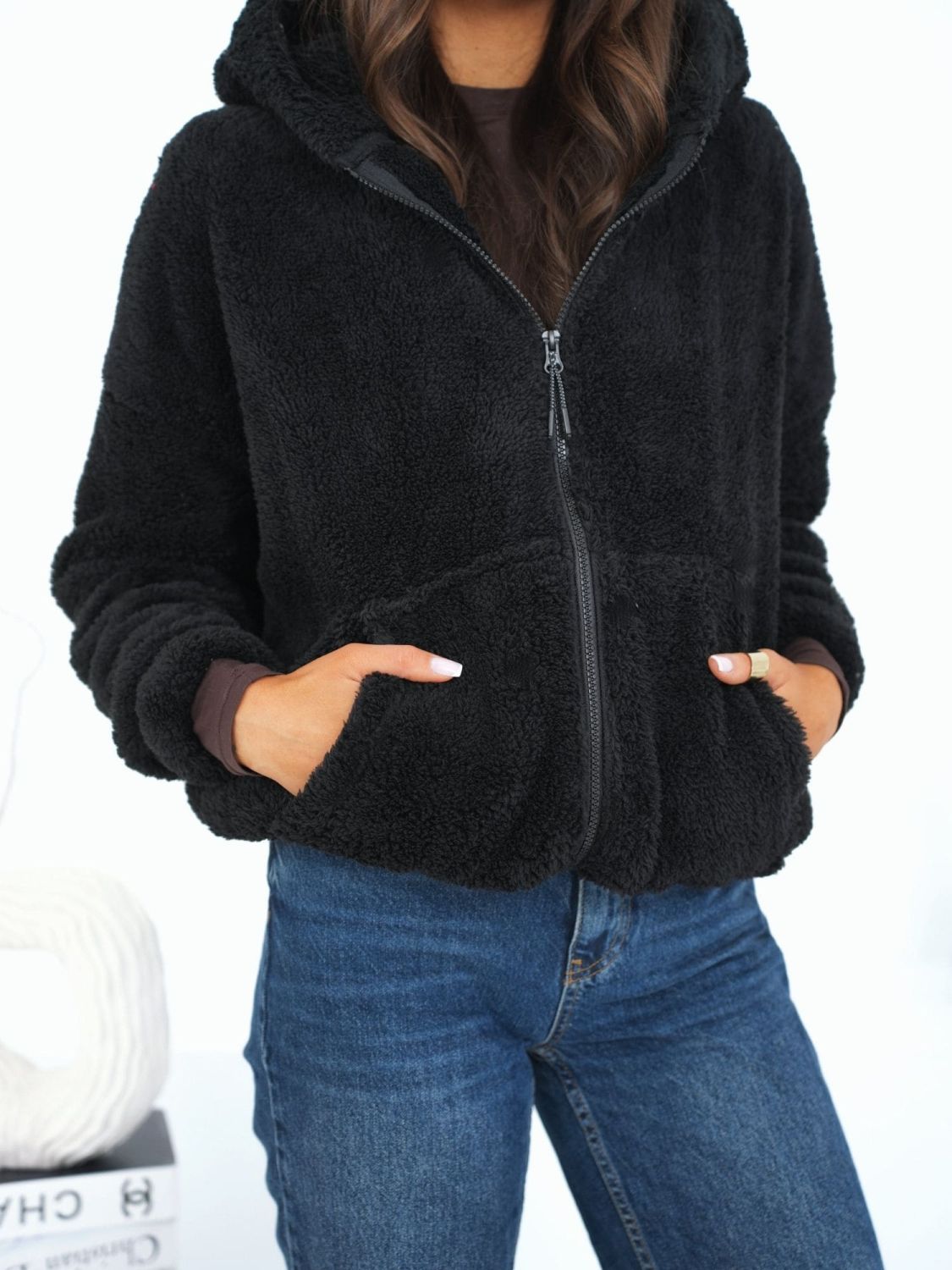 Schwarzes Kapuzen-Sweatshirt mit Reißverschluss