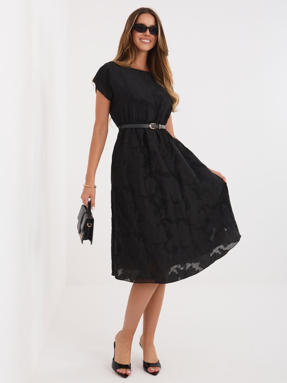 Schwarzes ausgestelltes Midi-Kleid mit Gürtel