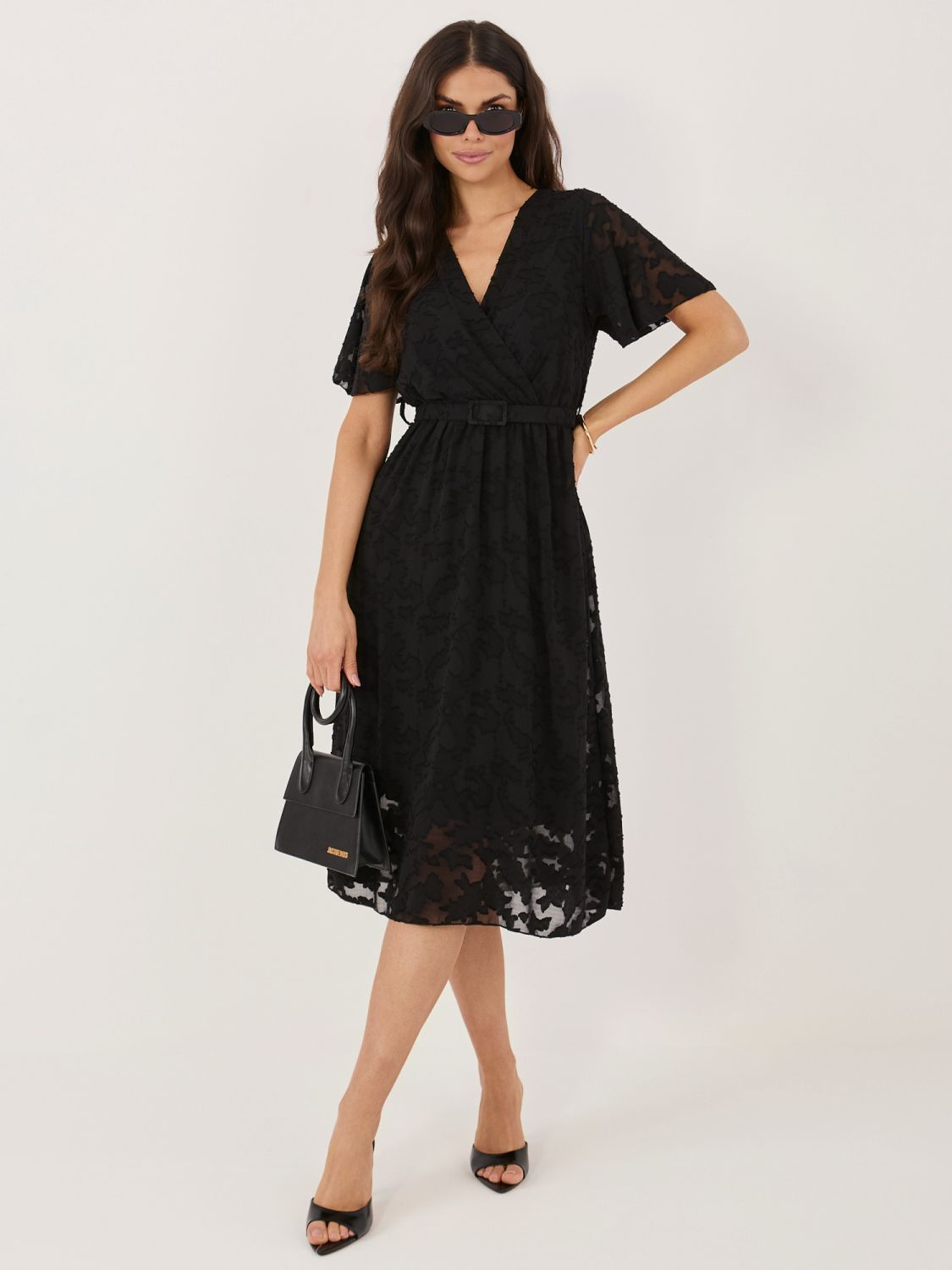 Schwarzes ausgestelltes Midi-Kleid mit Gürtel