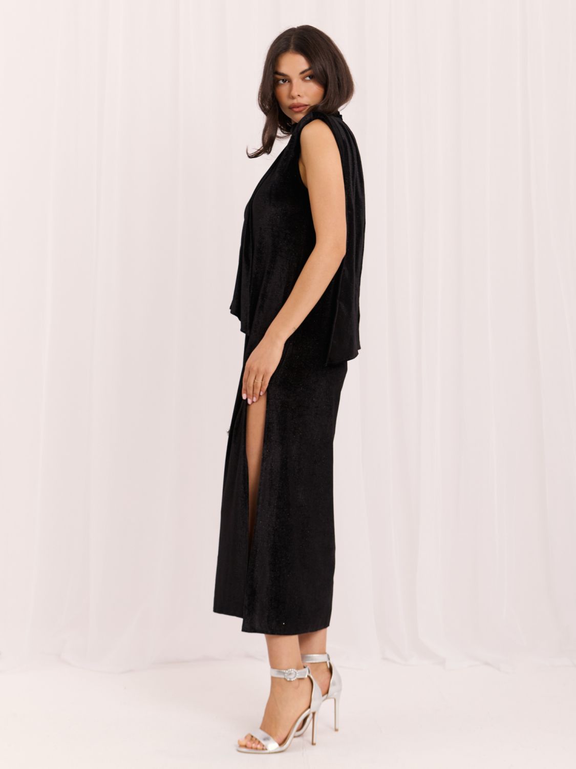 Elegantes schwarzes Midi-Kleid mit Gürtel