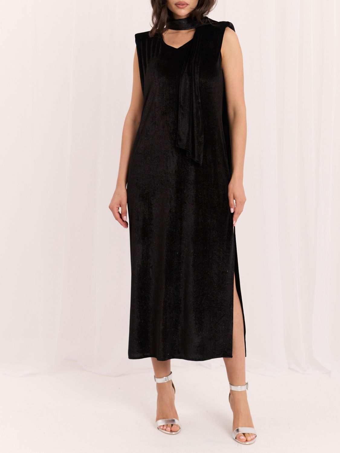 Elegantes schwarzes Midi-Kleid mit Gürtel