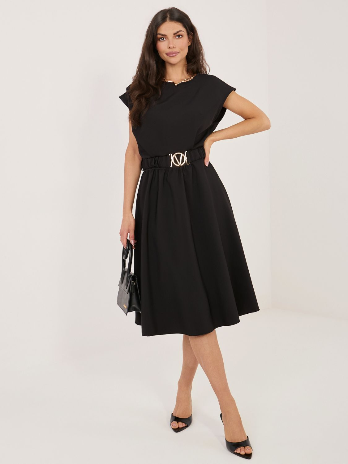 Schwarzes ausgestelltes Midi-Kleid mit Gürtel