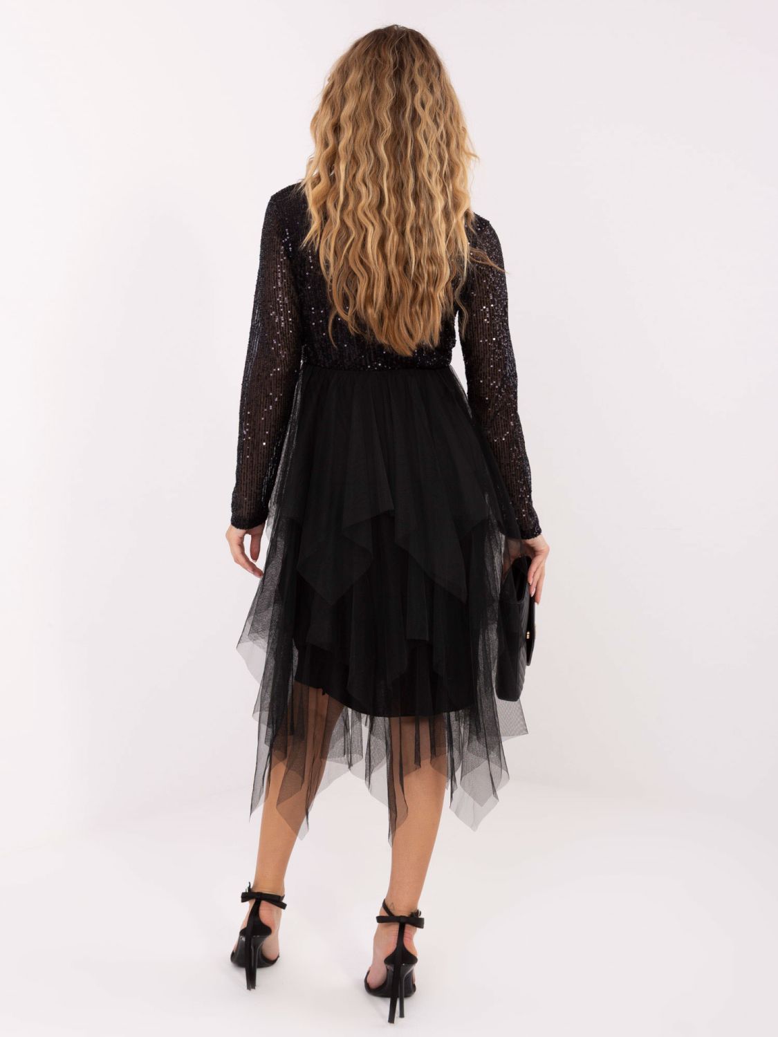 Schwarzes ausgestelltes Kleid mit Paillettenapplikation