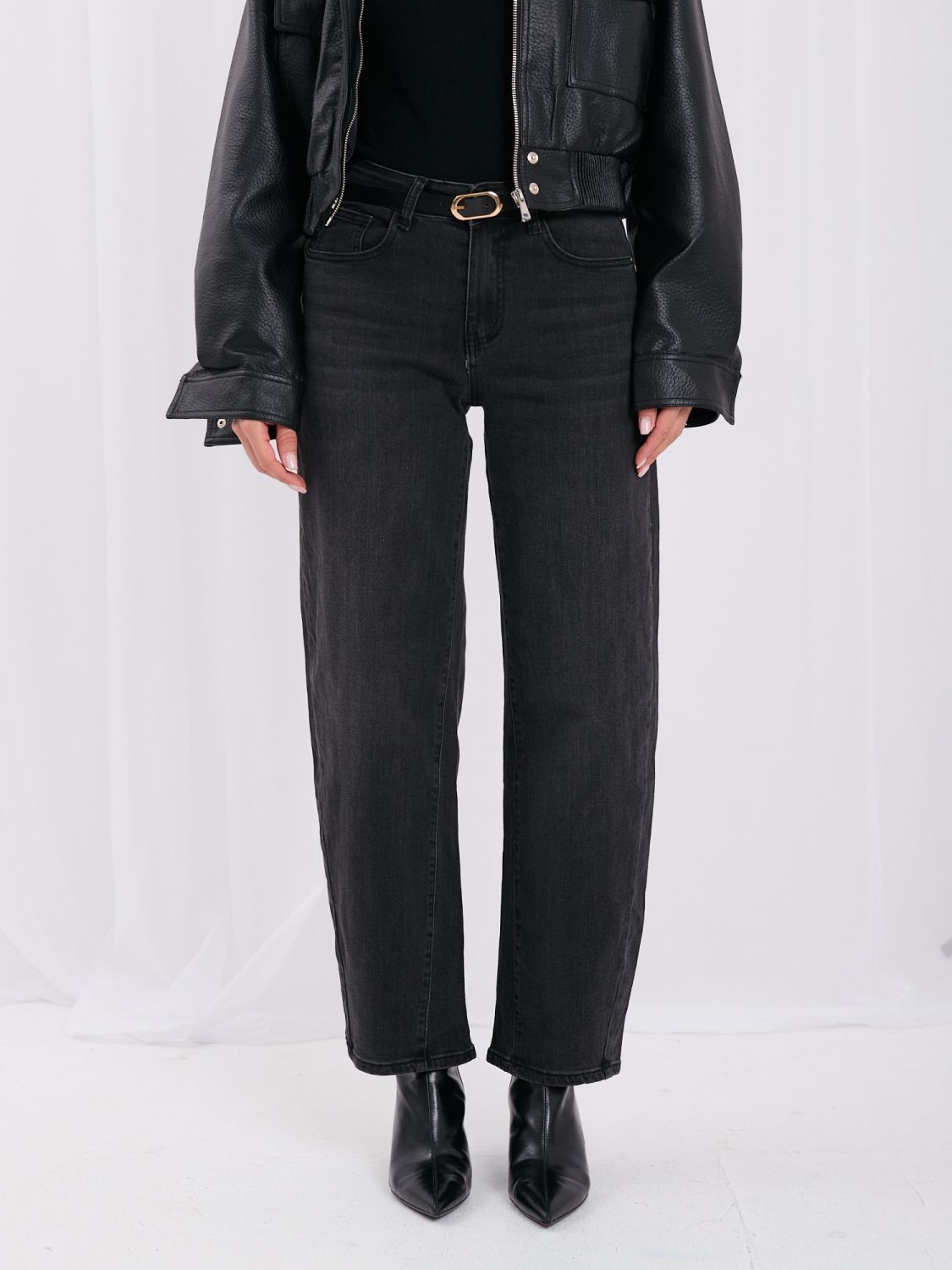 Schwarze Mom Jeans mit hohem Bund