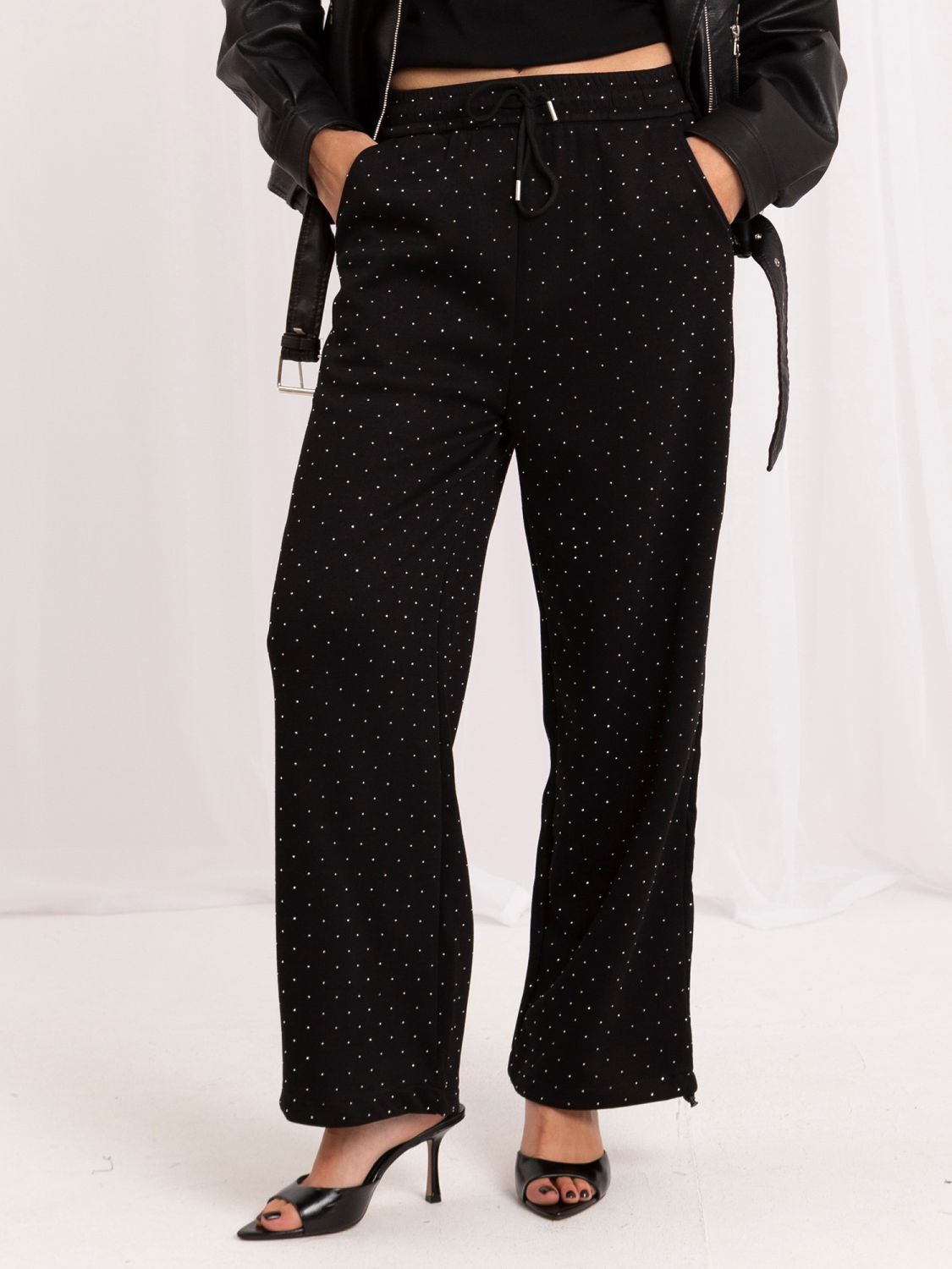 Schwarze Wide-Leg-Sweatpants mit Applikation