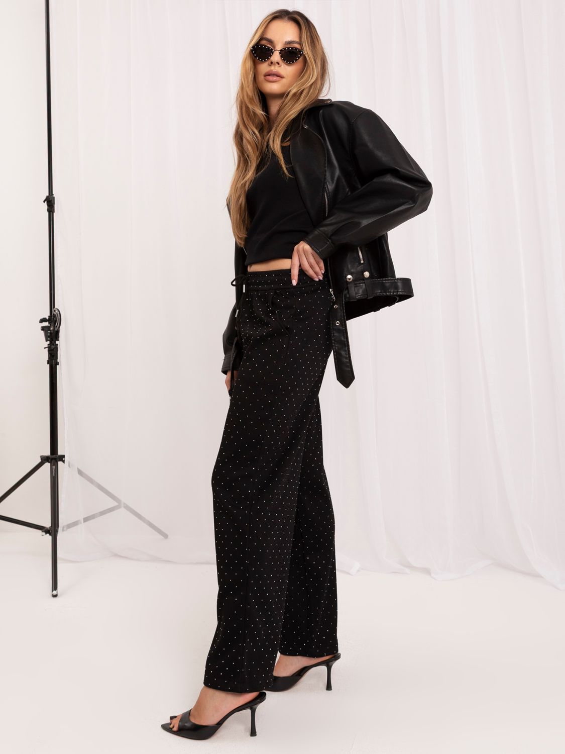 Schwarze Wide-Leg-Sweatpants mit Applikation