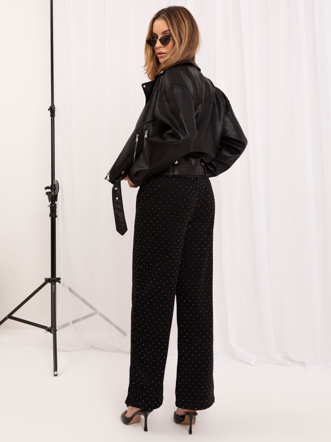Schwarze Wide-Leg-Sweatpants mit Applikation